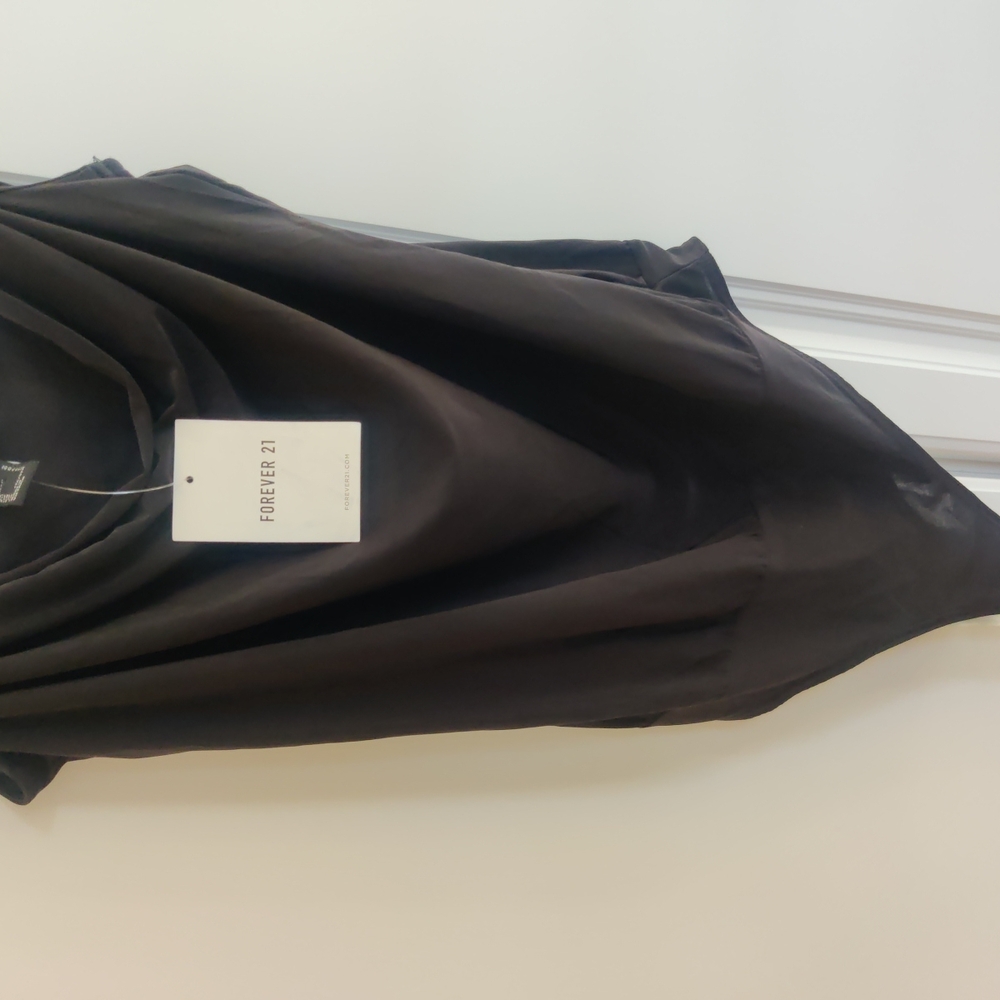NWT Forever 21 Black Bodysuit Size Large Snap Closure